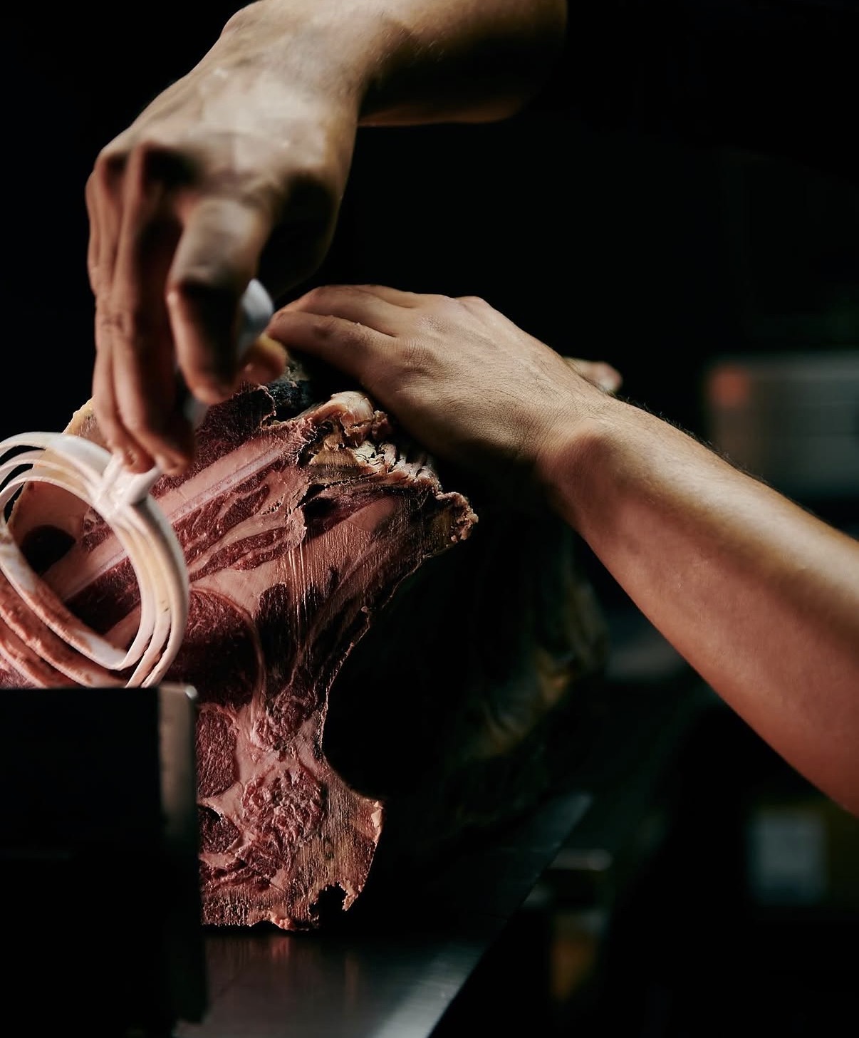 Preparación artesanal de un corte de carne